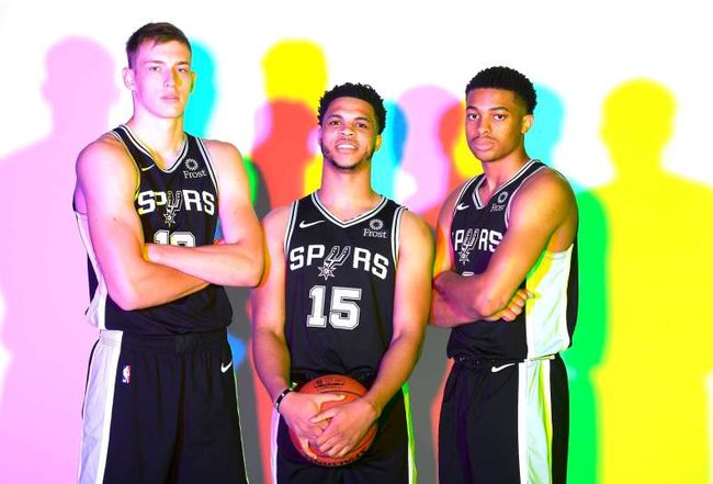 他已经在课 他已经在课